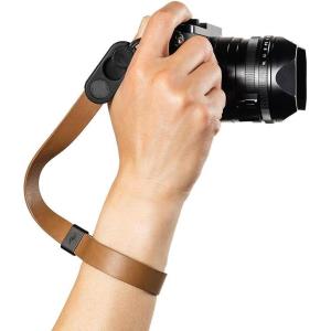 Peak Design Cuff Leather Camera Wrist Strap – Quick Release, 200 lb Capacity, for DSLR, Compact & Point-and-Shoot Cameras(Tan)