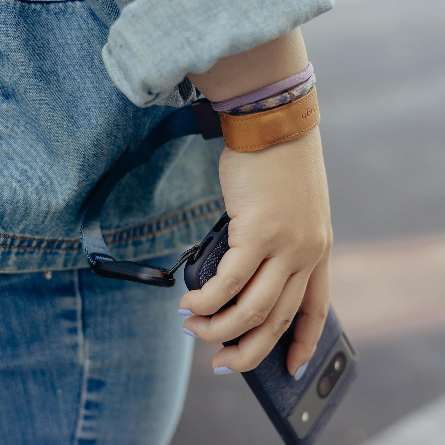 imagePeak Design Mobile Everyday Loop Case for Google Pixel 8 Pro Charcoal with Loop Slim Profile Drop Protection Weatherproof Fabric Shell SlimLink Connects to Mobile Mounts amp Gear GraySun